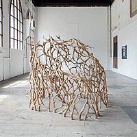 Photo de l'installation "Plus loin dans la forêt", par Vincent Laval, artiste invité par l'Executive Master Gestion de patrimoine artistique privé en formation continue, Dauphine Executive Education
